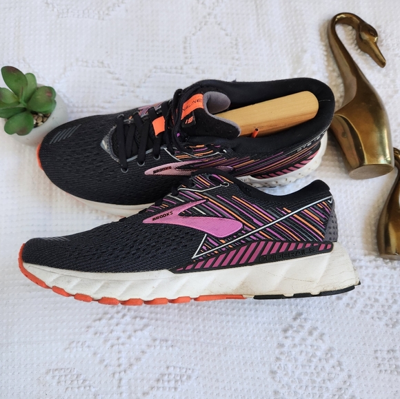 Brooks - Picture 2 of 5